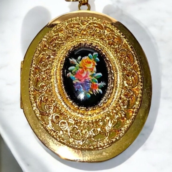 Vintage Lois Jean Gold Tone Large Floral Flower Oval Locket Chain Necklace “30 - Picture 3 of 6